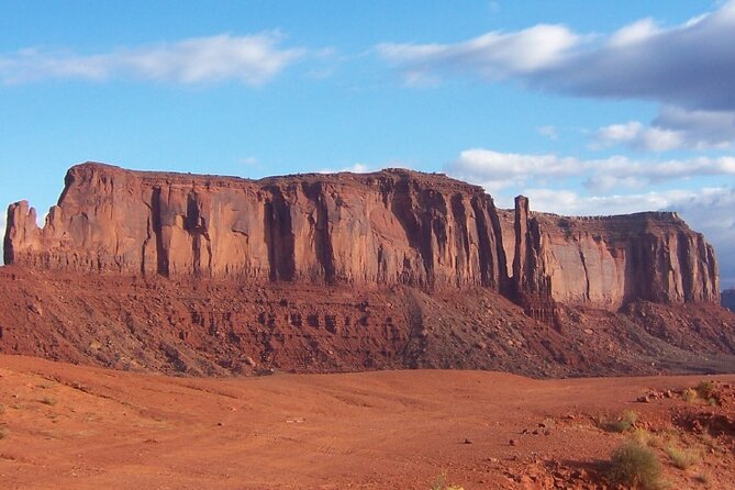 2 Hour Monument Valley Horseback Tour - Stop 1: The Mittens, where the buttes look like giant gloves