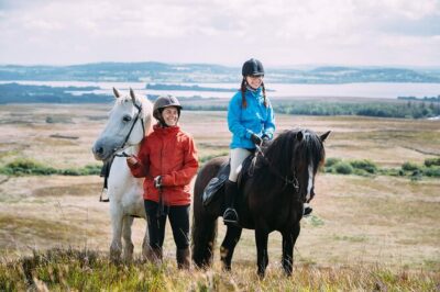 Beach & countryside horse riding outside Westport. Guided. 1 hour - From Carrowholly Stables to the shore: what the timing really feels like