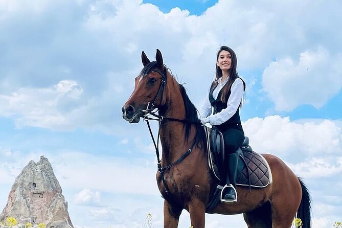 Cappadocia Horseback Ride through Valleys — Sunset/hoteltransfer - Riding past Rose Valley: the warm-up stretch
