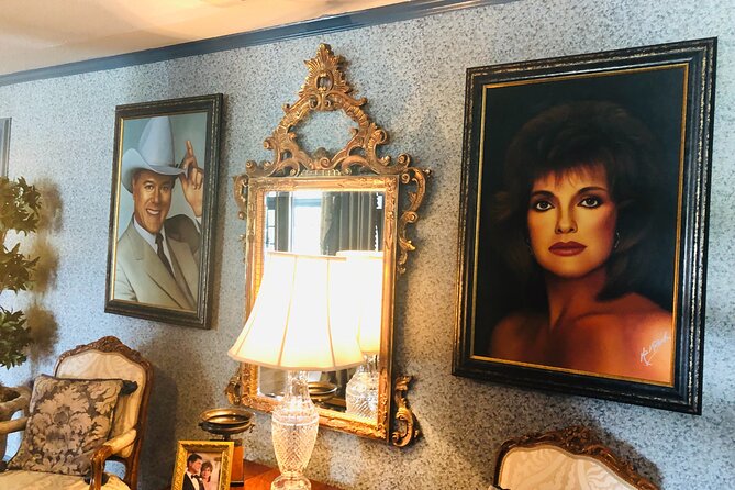 Fort Worth Highlights & Southfork Ranch Combo Tour - Sundance Square Historic District: Western legends in a walkable downtown