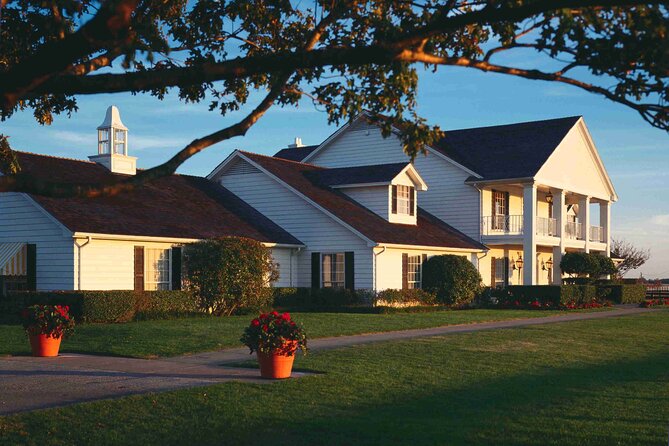 Fort Worth Highlights & Southfork Ranch Combo Tour - White Elephant Saloon and Stockyards Hotel: gunfight drama and a place to cool off