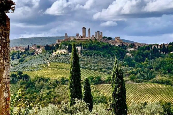 Horseback Ride in S.Gimignano with Tuscan Lunch Chianti Tasting - The meeting point and the 8-seat van comfort edge