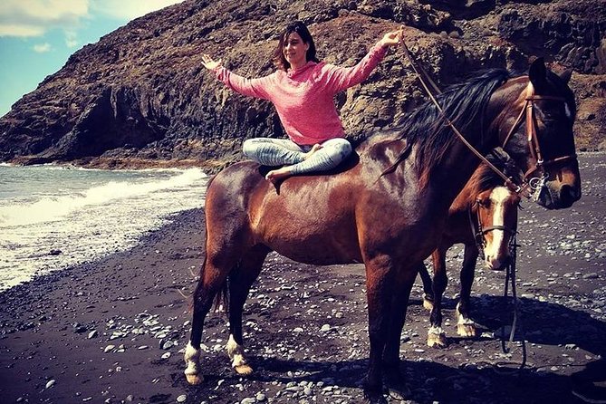 Horseback Riding in the sunset of Famara Beach, Lanzarote, Spain - Where It Starts and Ends (and Why the Meeting Point Matters)