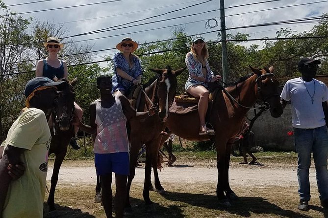 Hour Horseback Riding Guided Tour from Runaway Bay - Through communities: history lessons without the museum vibe