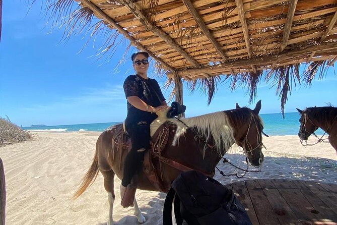 Jungle and Beach Horseback ride Tour in Pacific Coast - Guides, English levels, and how the group moves (including kids)