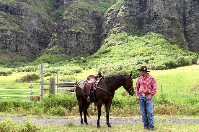 Kualoa Ranch - Horseback Walking Tour - The Guide Factor: Storytelling, Safety, and Pointing Out What Matters