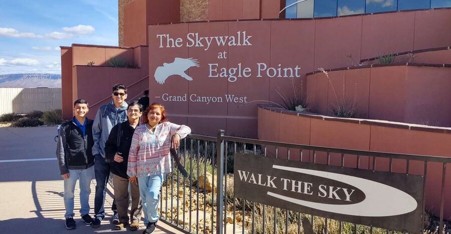 Las Vegas:Grand Canyon West Tour, Ranch Lunch, Skywalk Entry - Meeting Your Guide and How the Day Starts Smooth