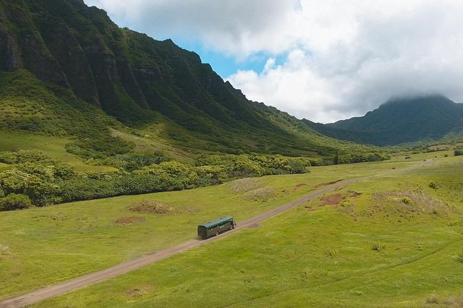 Oahu: Kualoa Ranch Movie Sites and Ranch Tour - Your guide and the audio setup: how to make sure you hear everything