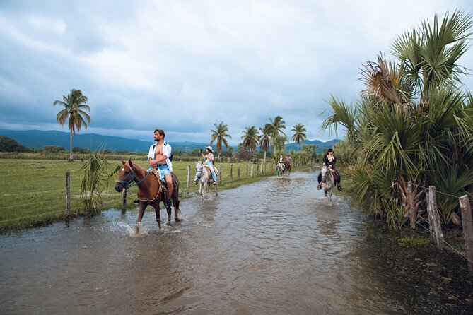 River Trail Horseback Riding Adventure - Learning to Ride Like a Mexican Cowboy, Without Feeling Lost