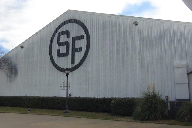 Southfork Ranch and Dallas/JFK Highlights Tour - The guided train ride: longhorns, Quarter horses, and ranch-scale views