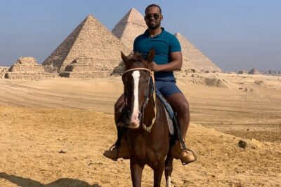 Sunrise Horseback Ride Around the Pyramid of Giza - The one-hour horseback ride: what you’ll feel and photograph