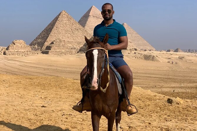 Sunrise Horseback Ride Around the Pyramid of Giza - The one-hour horseback ride: what you’ll feel and photograph