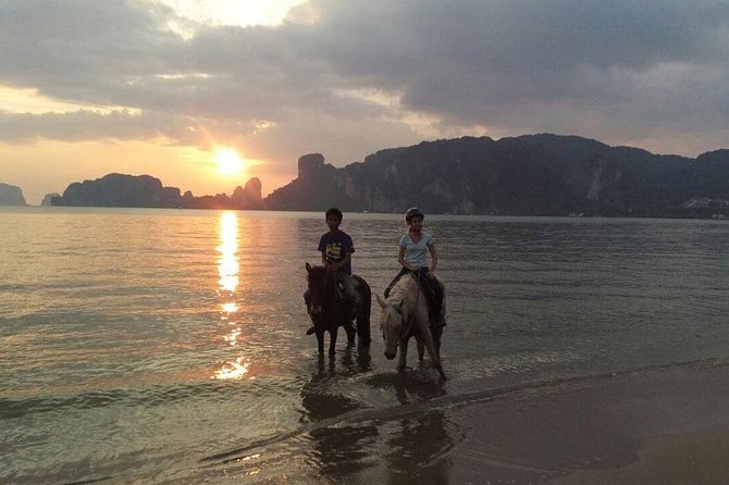 Sunset Horse Riding And BBQ Dinner Tour At Ao Nam Mao Beach Krabi - Small Group Size and English-Speaking Staff: Why It Helps Your Evening