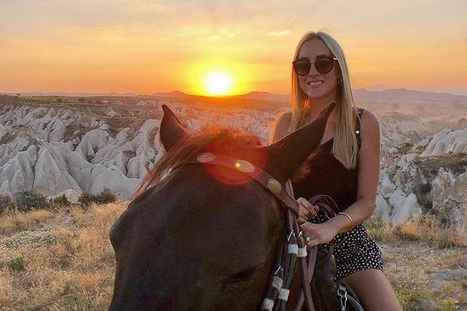 The Best Sunset Horseback Riding Tours in Cappadocia - Tea, apricots, and the photo moment: what’s included vs. what’s optional