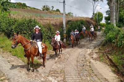 Tour Cabalgata - Llano Grande Mountain Views and the Pace of Fresh Air