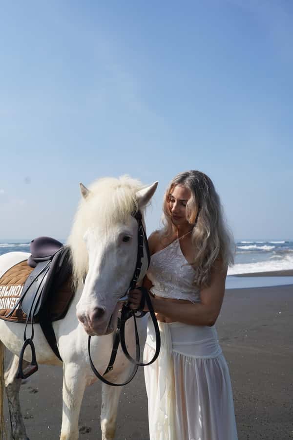 Ubud: 1 Hour Beach Horse Riding with Transfer - The 1-Hour Beach Ride: Sea Air, Black Sand, and Easy Motion
